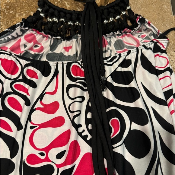 Halter top. - Picture 3 of 4